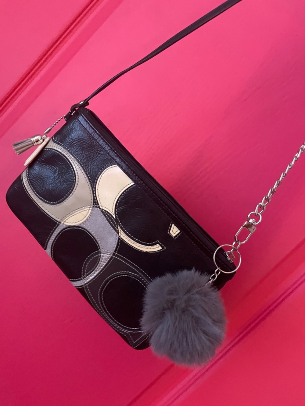 COACH SIGNATURE CLUTCH